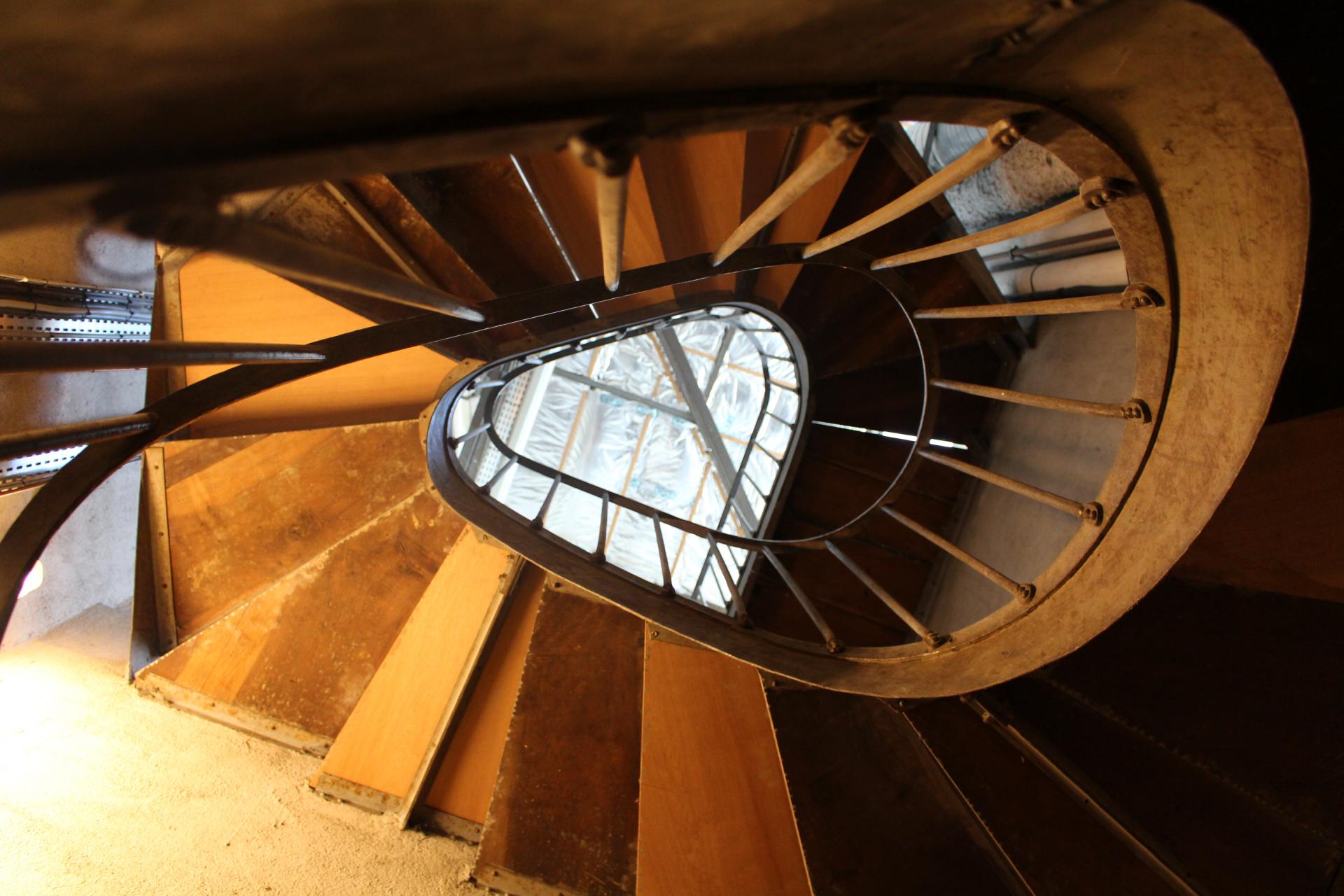 Escaliers intérieurs pour accès charpente du Hiéron